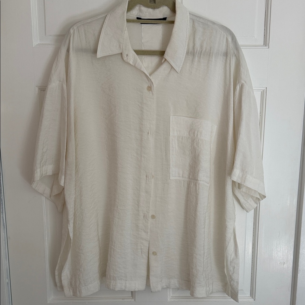 Zara Lightweight Button-Up Shirt in Cream Size M
